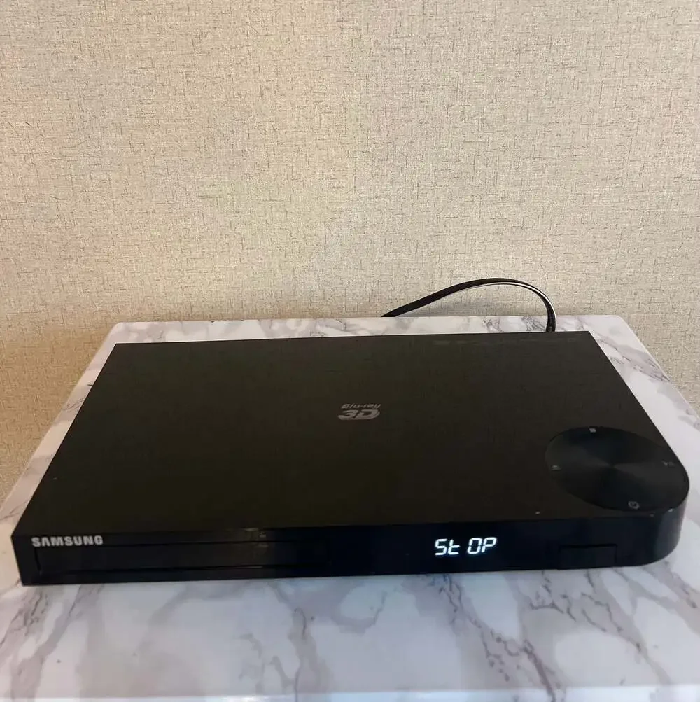 Samsung BD-F5900 3D Blu-ray Disc Player ( no remote)